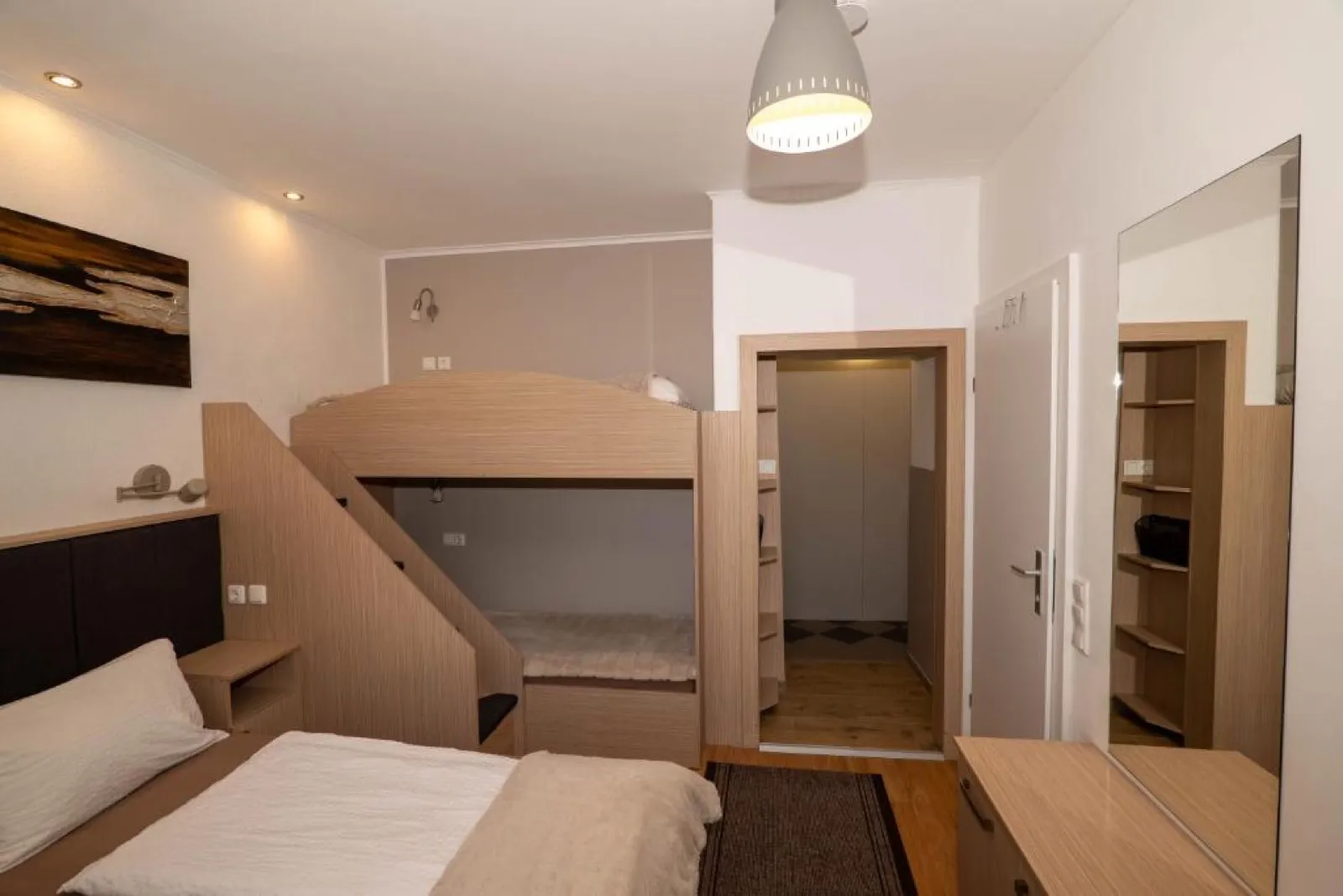 Pokój Comfort z łóżkiem piętrowym i przejściem do łazienki